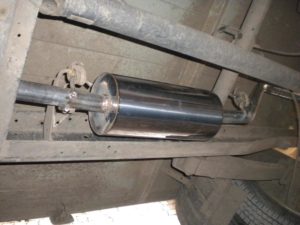 Ремонт глушителя автомобиля сваркой и клеем